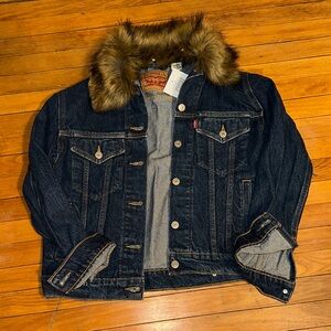 NWT Levi's Ex-boyfriend fur collar trucker denim jacket